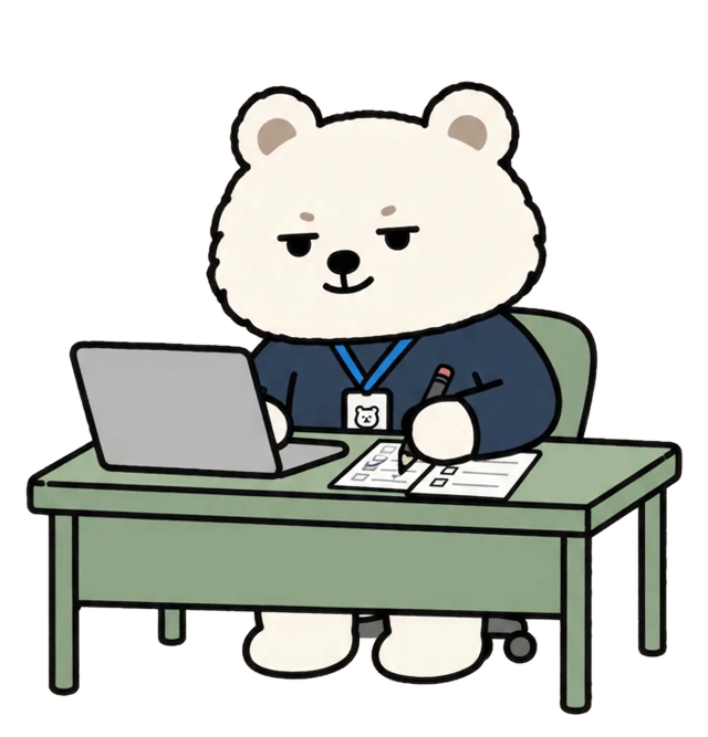 책상에서 여유롭게 웃는 BOBPOOH